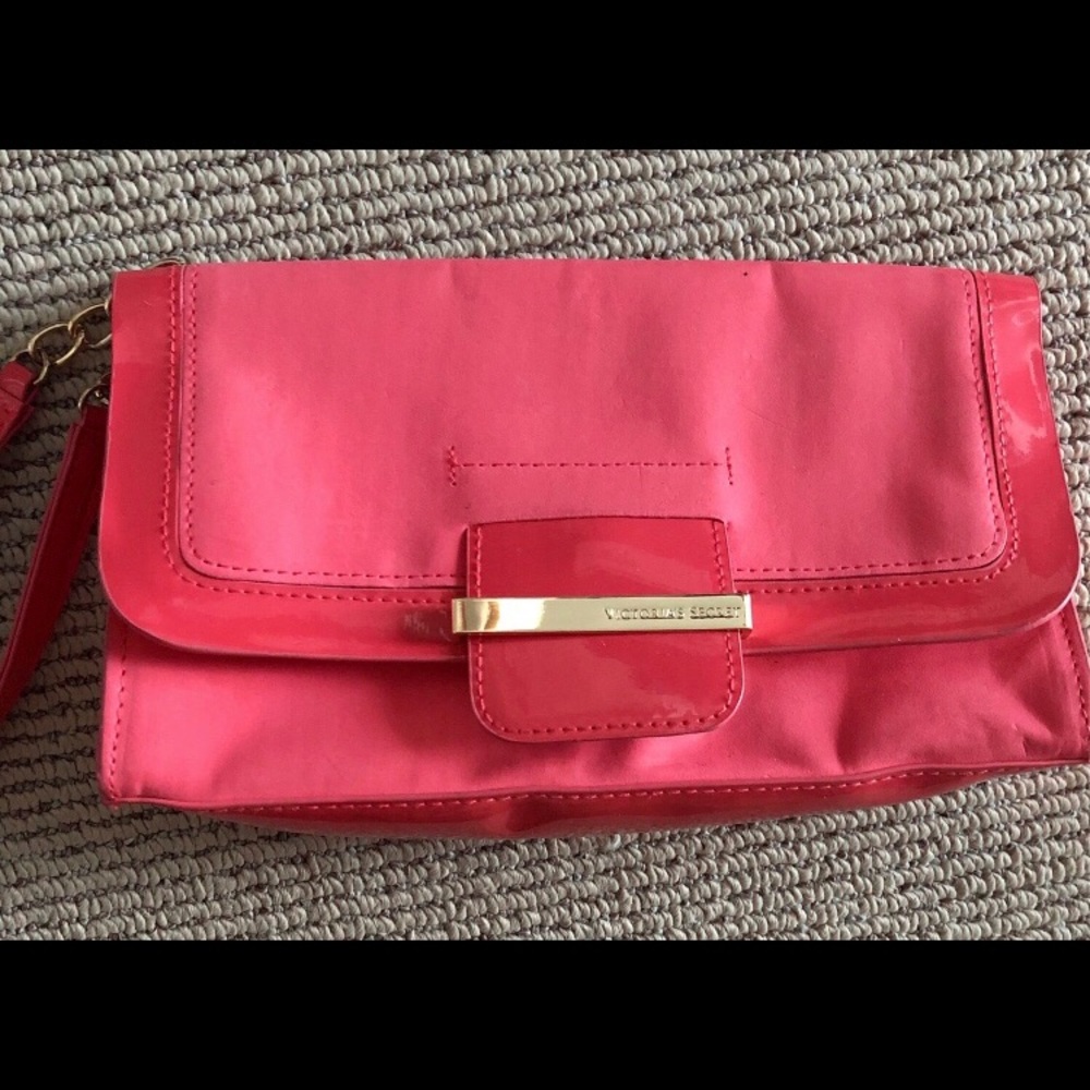 Cosmetics clutch. Color: Salmon.